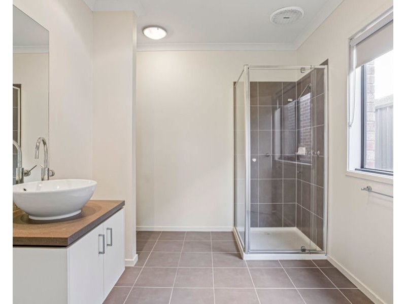 5 Glenbrae Street, Craigieburn VIC 3064