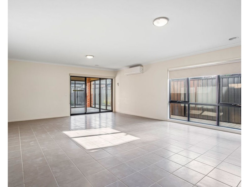 5 Glenbrae Street, Craigieburn VIC 3064