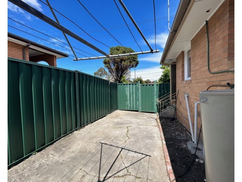1/143 Moreland Road, Coburg VIC 3058