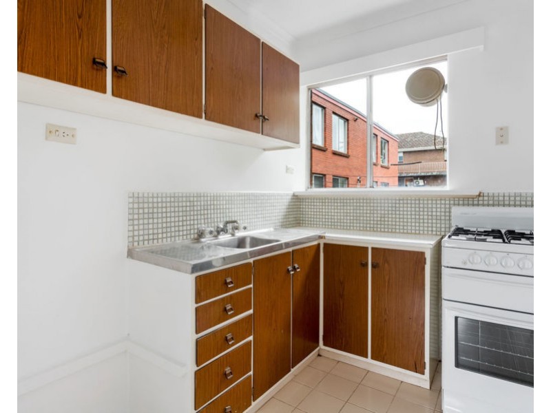 16/16 Passfield Street, Brunswick West VIC 3055