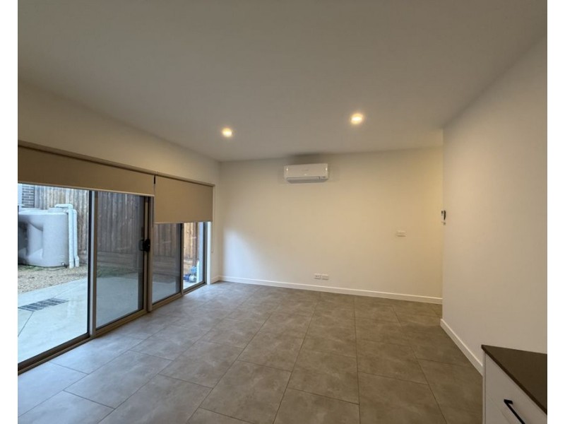 40 Emu Parade, Jacana VIC 3047
