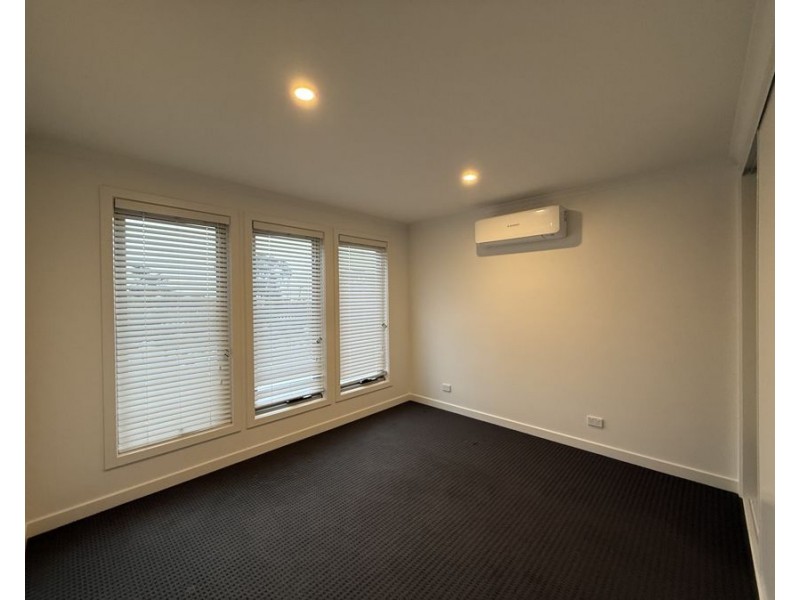 40 Emu Parade, Jacana VIC 3047