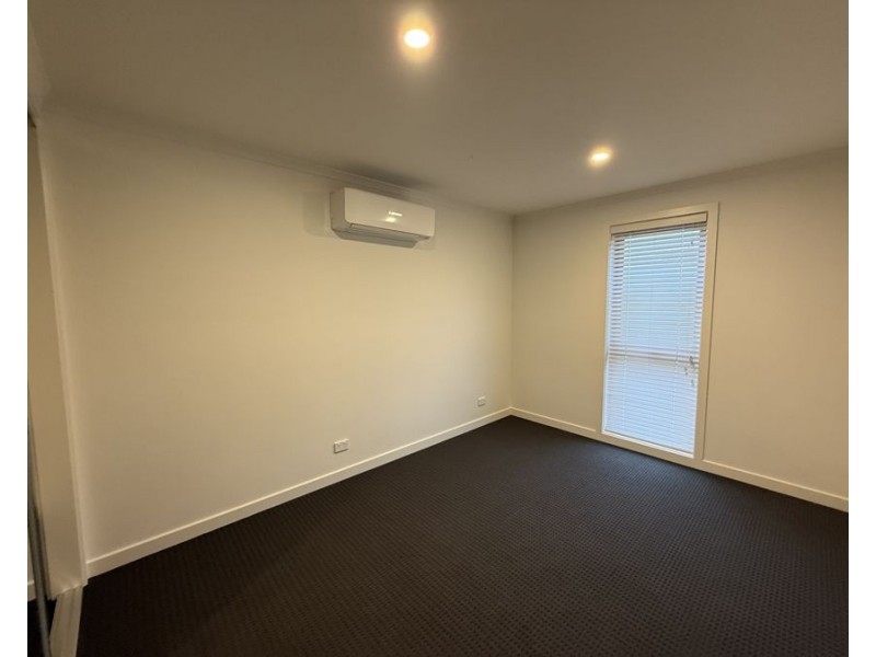 40 Emu Parade, Jacana VIC 3047