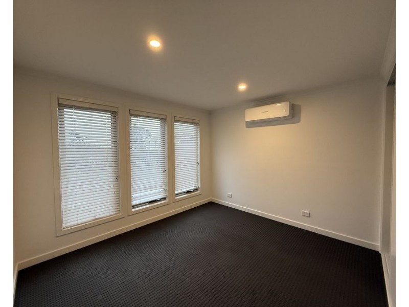 40 Emu Parade, Jacana VIC 3047