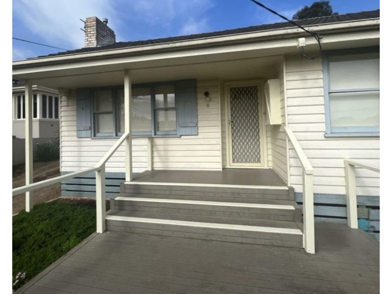 8 Garden Avenue, Keilor VIC 3036