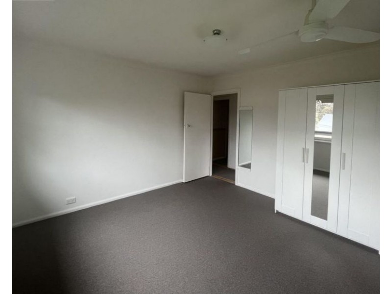 8 Garden Avenue, Keilor VIC 3036