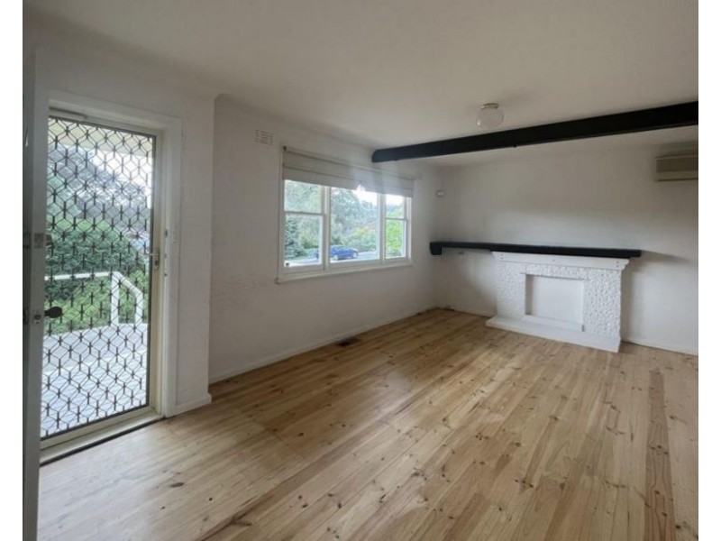 8 Garden Avenue, Keilor VIC 3036