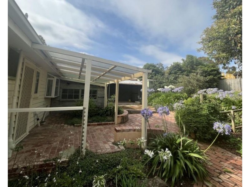 8 Garden Avenue, Keilor VIC 3036