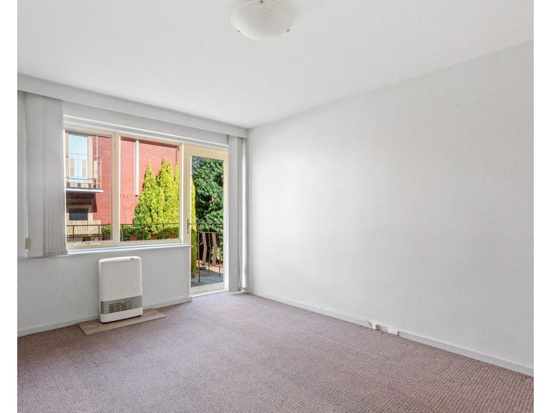 1/142 Hoffmans Road, Essendon VIC 3040