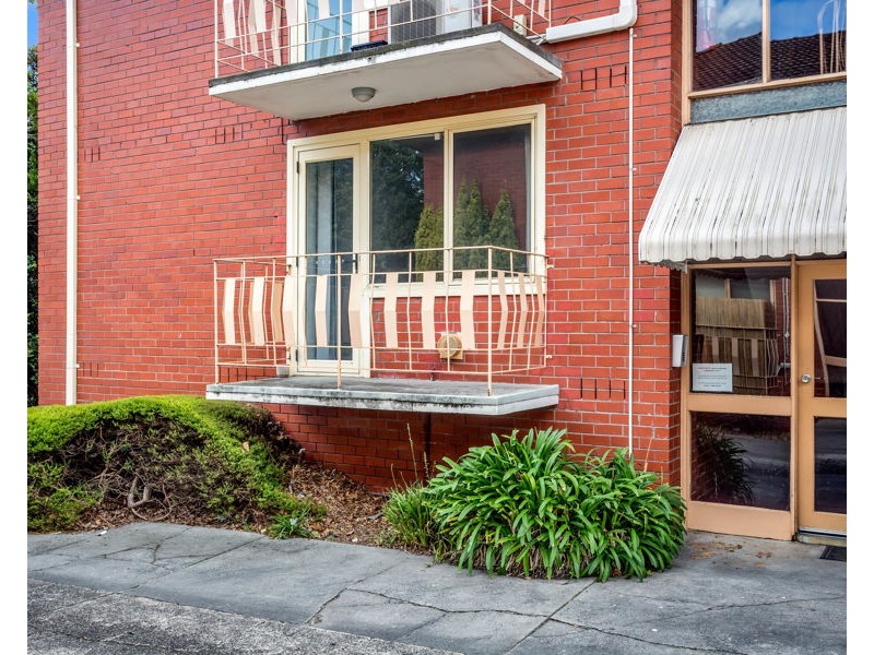 1/142 Hoffmans Road, Essendon VIC 3040