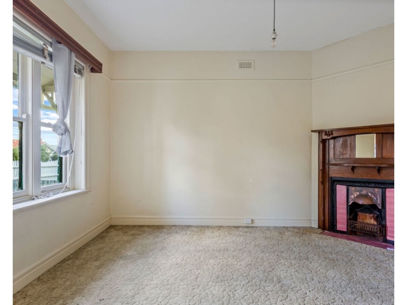 8 Ferry Crescent, Brunswick West VIC 3055