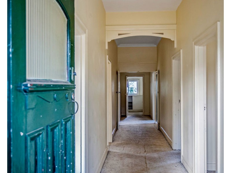 8 Ferry Crescent, Brunswick West VIC 3055