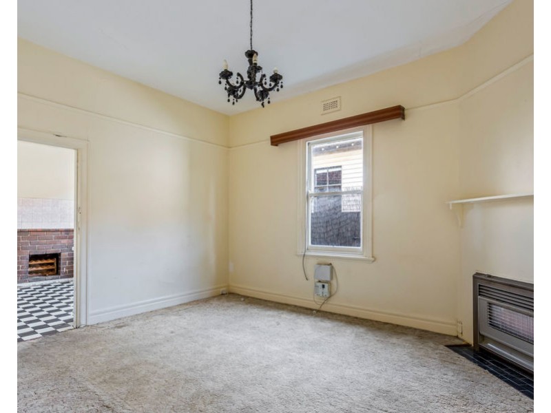 8 Ferry Crescent, Brunswick West VIC 3055