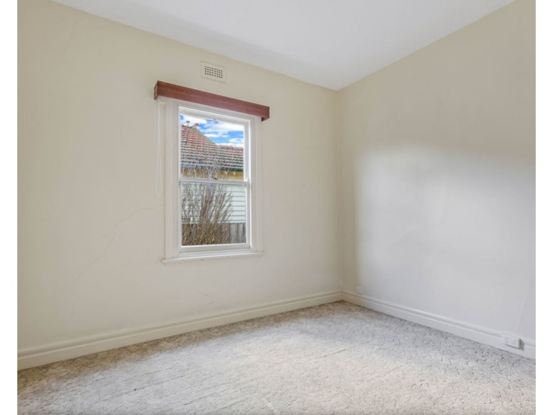 8 Ferry Crescent, Brunswick West VIC 3055