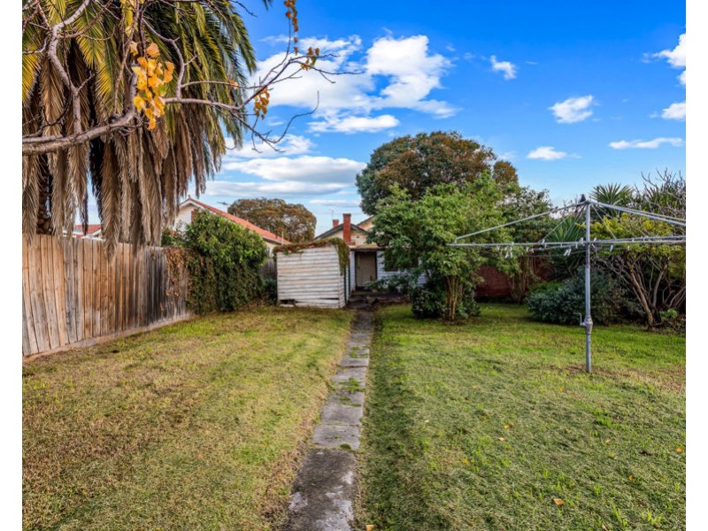 8 Ferry Crescent, Brunswick West VIC 3055