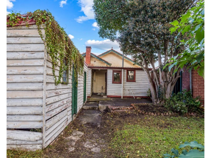 8 Ferry Crescent, Brunswick West VIC 3055