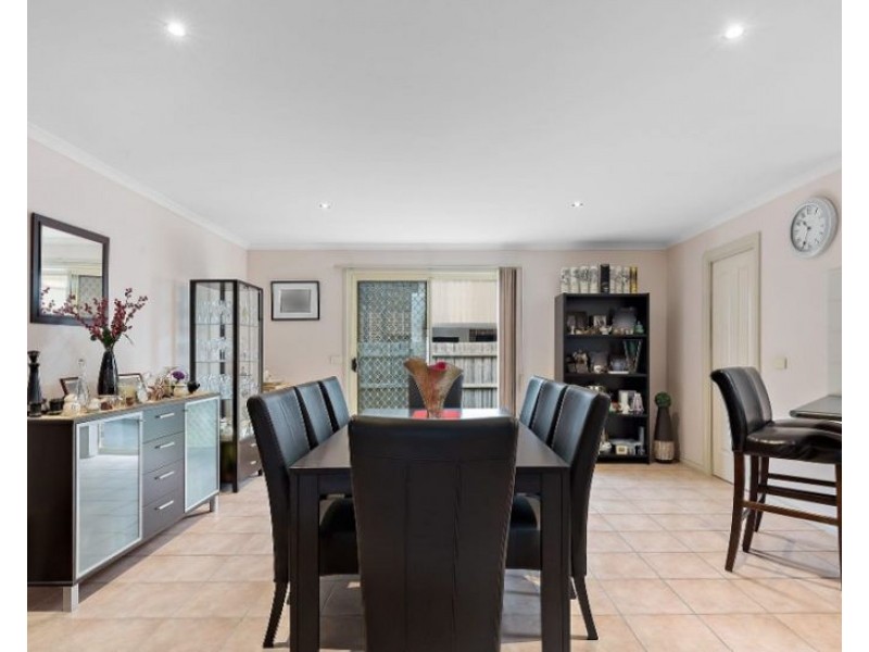 2/17 Cooper Street, Epping VIC 3076