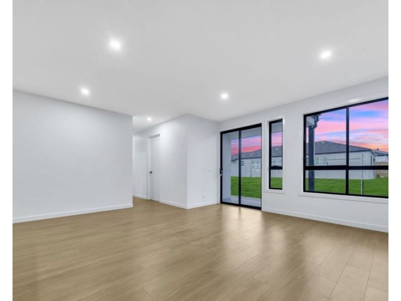 55 Sunny Street, Sunbury VIC 3429