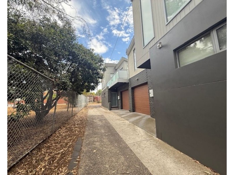 2/9 Clarence Street, Brunswick East VIC 3057