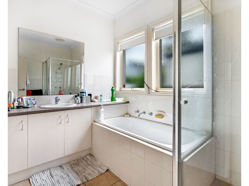 2/27 Birch Avenue, Tullamarine VIC 3043