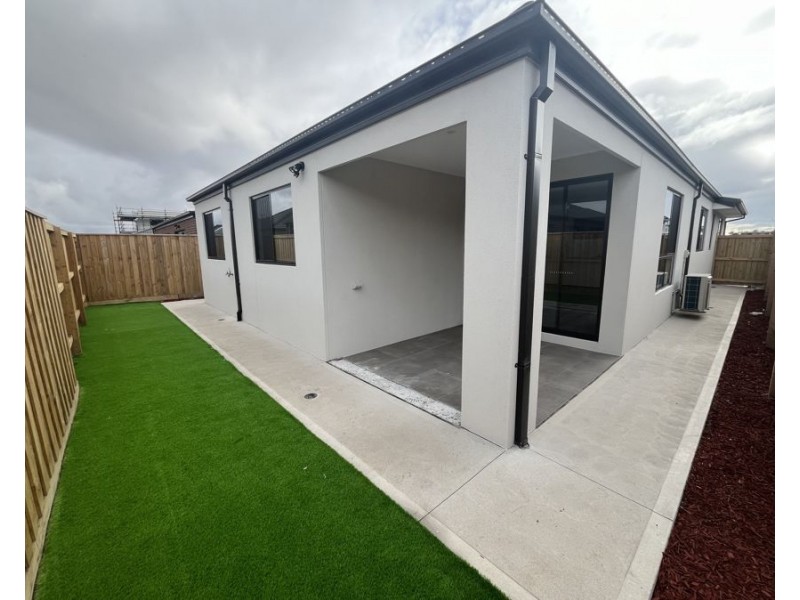 24 Leeward Drive, Tarneit VIC 3029