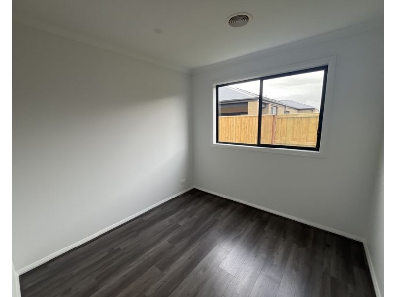 24 Leeward Drive, Tarneit VIC 3029