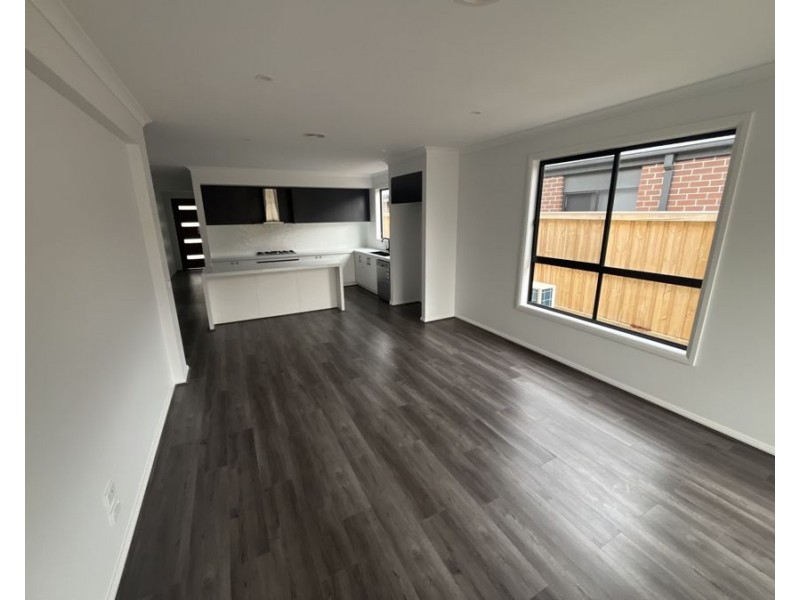 24 Leeward Drive, Tarneit VIC 3029