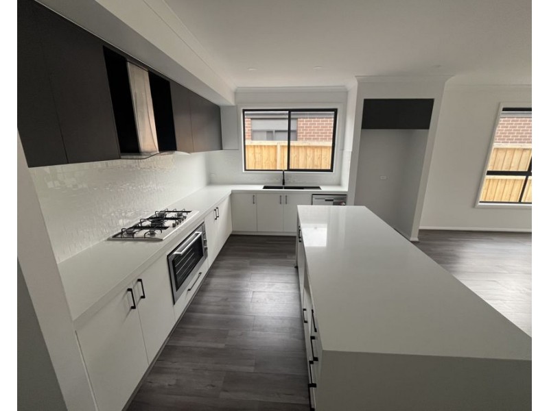 24 Leeward Drive, Tarneit VIC 3029