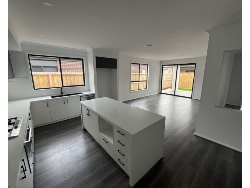 24 Leeward Drive, Tarneit VIC 3029