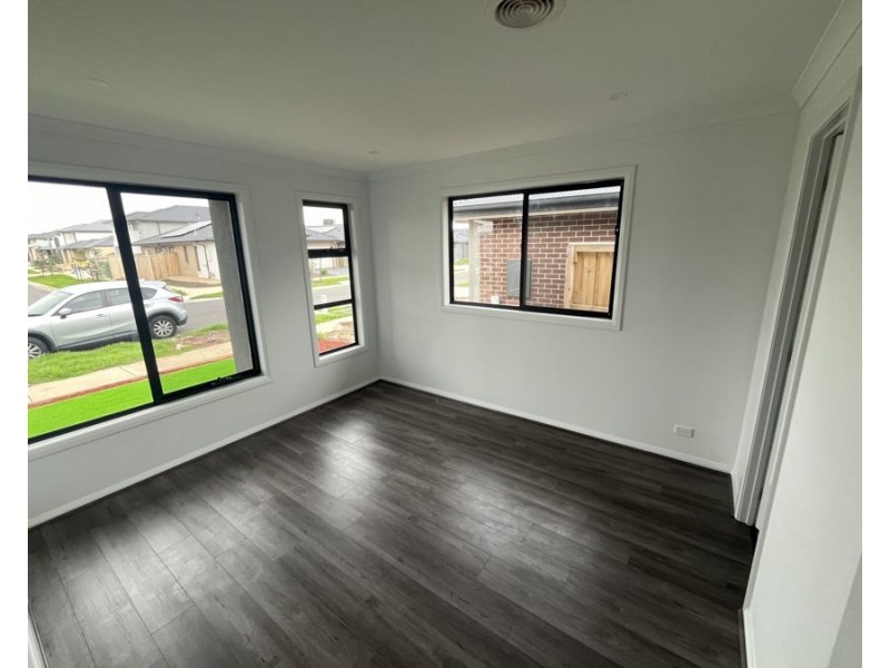 24 Leeward Drive, Tarneit VIC 3029