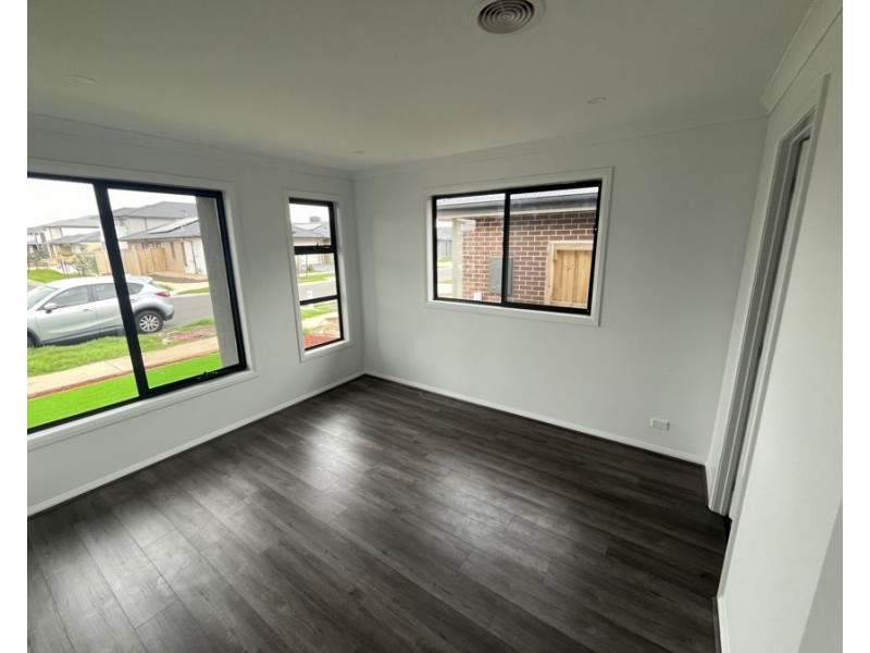 24 Leeward Drive, Tarneit VIC 3029