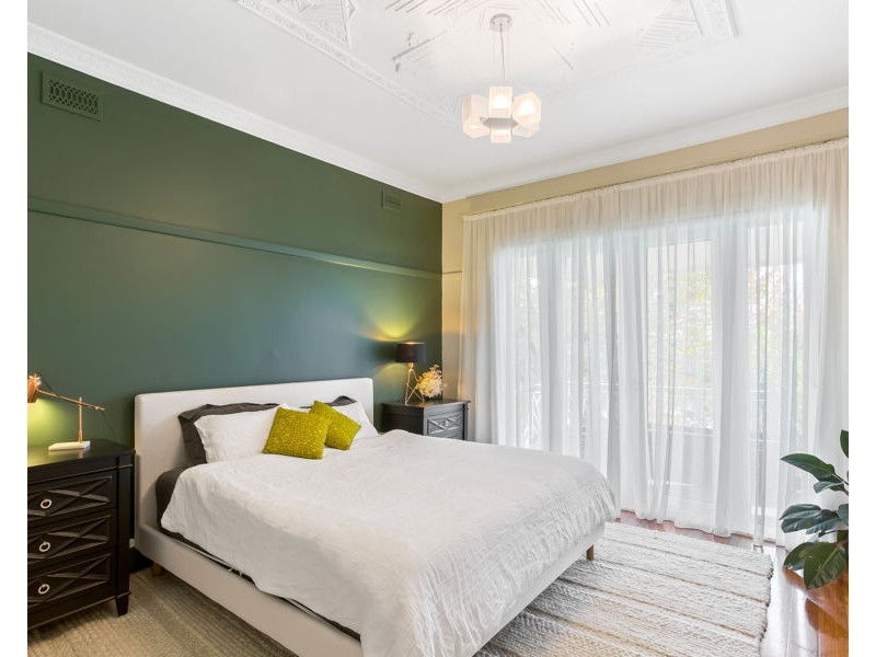 10 Melville Road, Pascoe Vale South VIC 3044