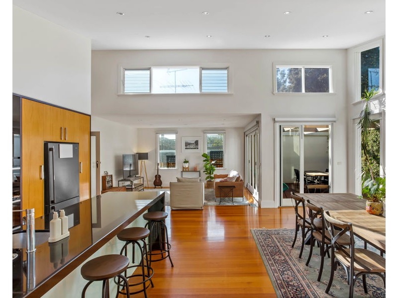 10 Melville Road, Pascoe Vale South VIC 3044