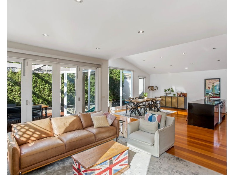 10 Melville Road, Pascoe Vale South VIC 3044