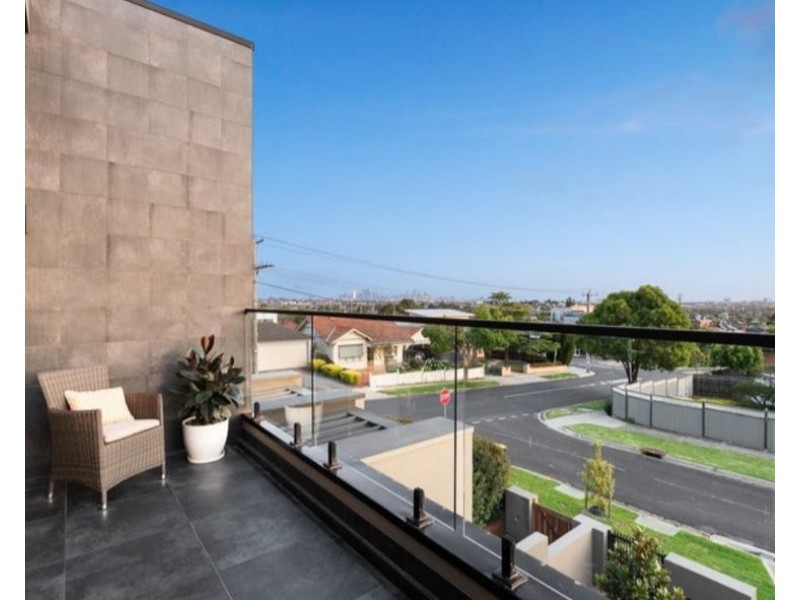 2a May Street, Aberfeldie VIC 3040