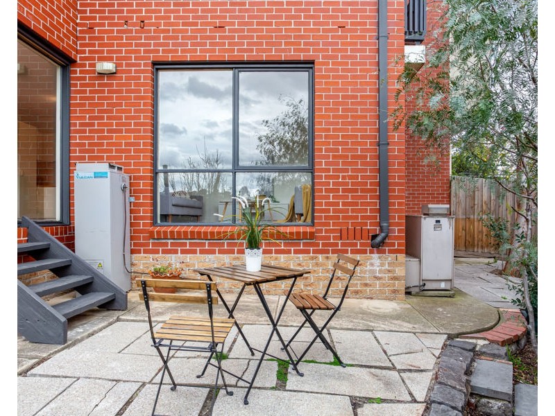 2/19 Hopetoun Avenue, Brunswick West VIC 3055