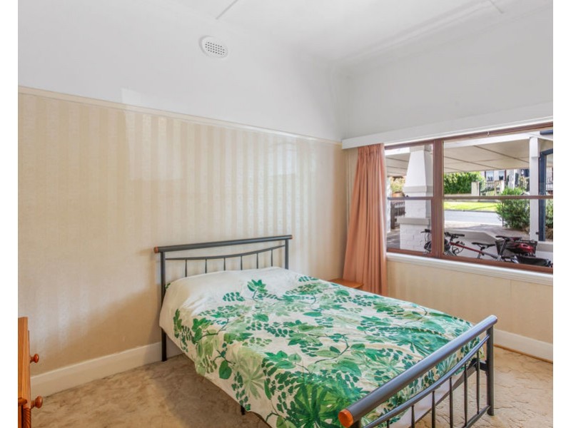 21 Appleby Crescsent, Brunswick West VIC 3055