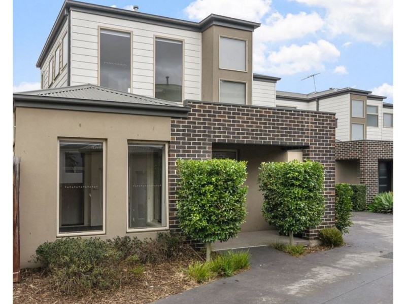 2/11 Birch Avenue, Tullamarine VIC 3043