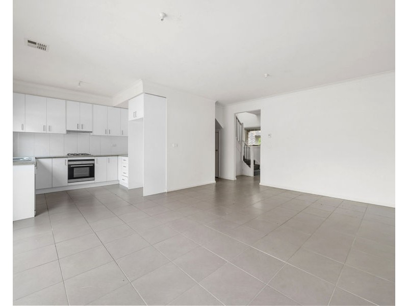 2/11 Birch Avenue, Tullamarine VIC 3043