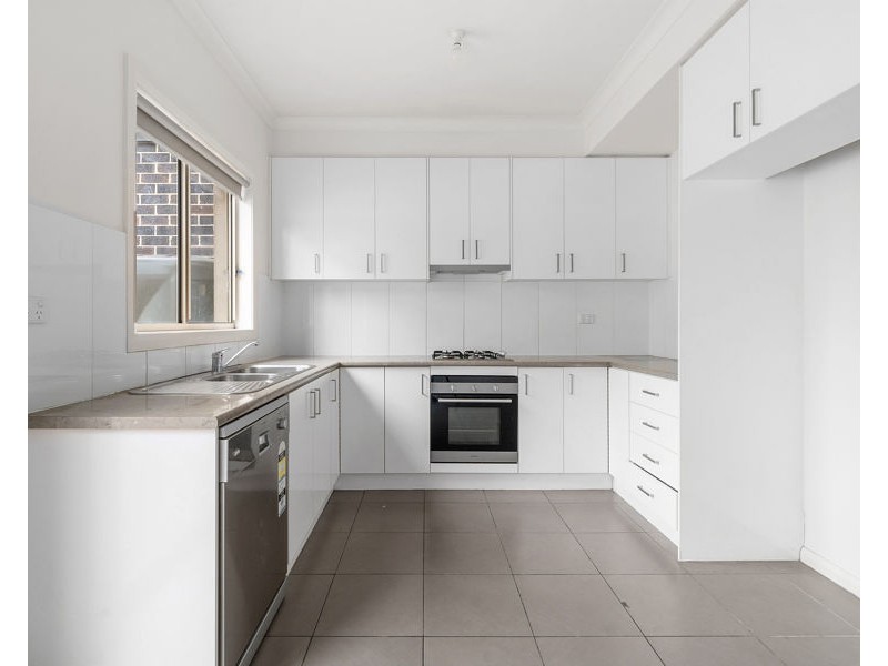 2/11 Birch Avenue, Tullamarine VIC 3043