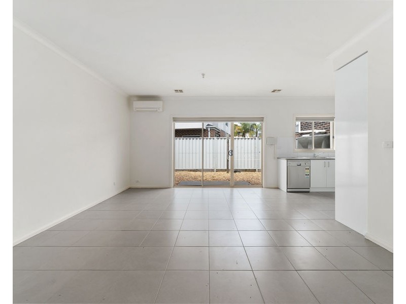 2/11 Birch Avenue, Tullamarine VIC 3043