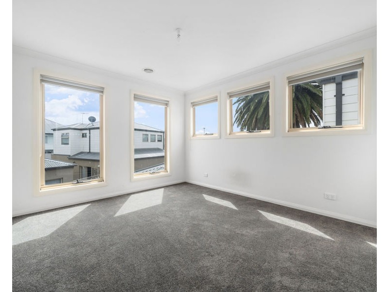 2/11 Birch Avenue, Tullamarine VIC 3043