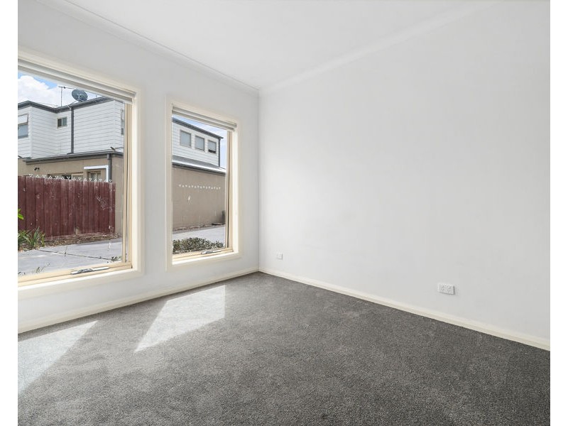 2/11 Birch Avenue, Tullamarine VIC 3043