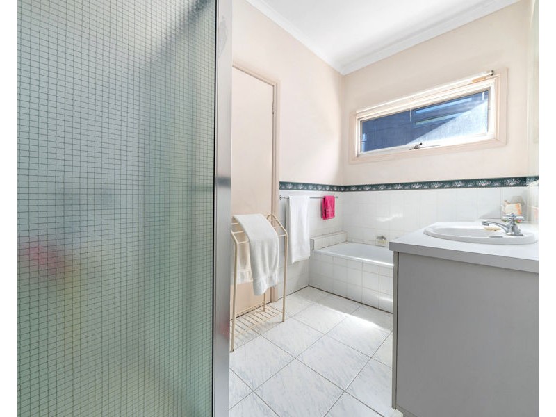 1 & 2/5 Aintree Road, Glen Iris VIC 3146