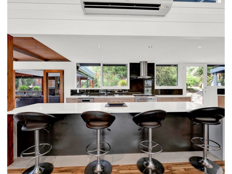 6-8 McEwan Road, Park Orchards VIC 3114