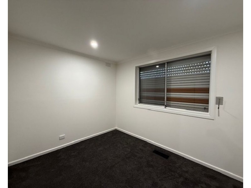 16 Vaucluse Ave, Gladstone Park VIC 3043