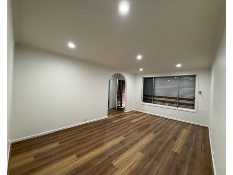 16 Vaucluse Ave, Gladstone Park VIC 3043