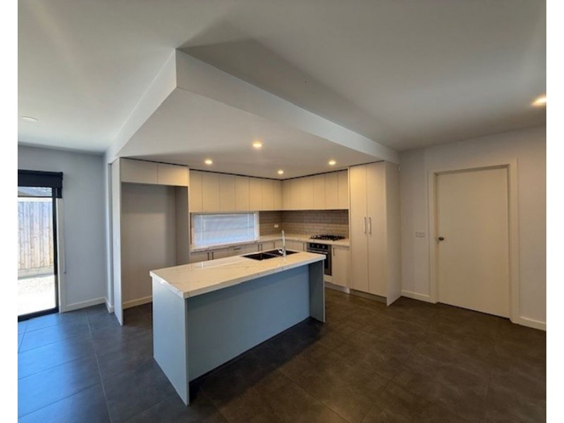 2/22 Birch Avenue, Tullamarine VIC 3043