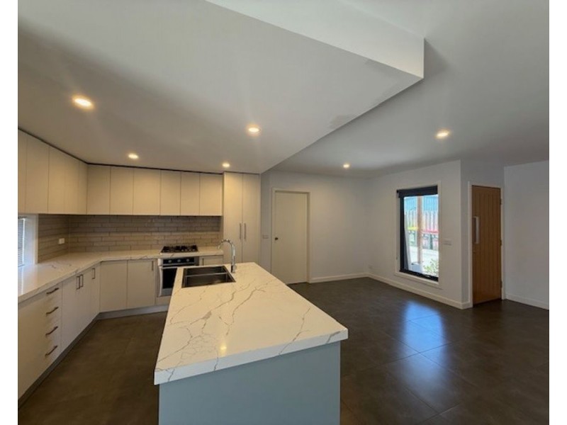 2/22 Birch Avenue, Tullamarine VIC 3043