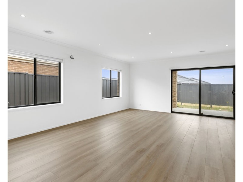 16 Jules Street, St Leonards VIC 3223